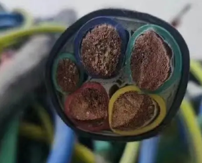 探討金聯宇電纜在能源行業中的應用與重要性.jpg 探討金聯宇電纜在能源行業中的應用與重要性.jpg